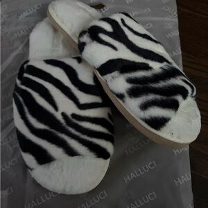 Black and White Zebra Pattern Women's Slippers